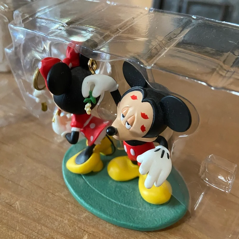 Disney Keepsake Mistletoe Mickey - Mickey and Minnie - Picture 5 of 5